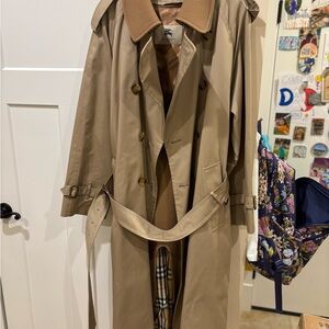 Men’s Burberry Classic Tan Trench Coat